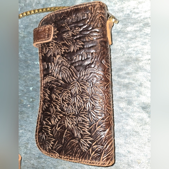 Vintage Leather Tiger Embossed Biker Wallet - Picture 2 of 3